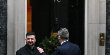 США хотят отделить Зеленского от Европы, – Axios