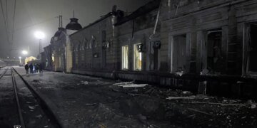 Враг нанес повторный удар по Днепропетровской области: ранены спасатель и работник предприятия