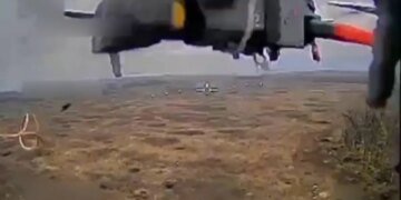 Пограничники показали, как россияне убегают от дронов. ВИДЕО