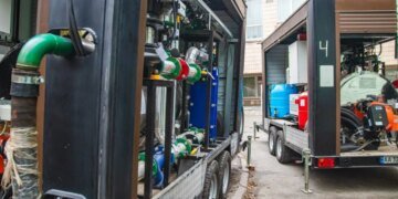 В Киеве после вражеской атаки оперативно развернули мобильные котельные