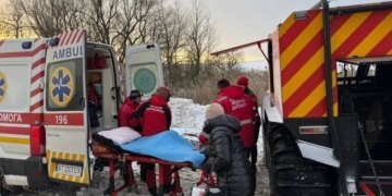 Снежные заносы в Прикарпатье: жителей призывают избегать поездок