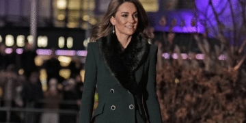 Кейт Міддлтон на різдвяний концерт вдяглася елегантно, але трохи “не по королевські”