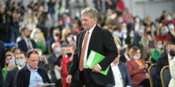 Путін готовий говорити з Макроном, – Пєсков