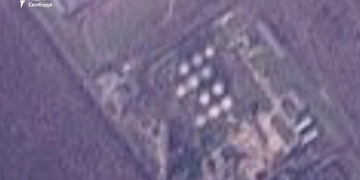 Дрони знищили резервуари з пальним в Орловській області: супутникові ФОТО