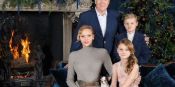 Князь Альбер та княгиня Шарлін з дітьми представила традиційну різдвяну листівку