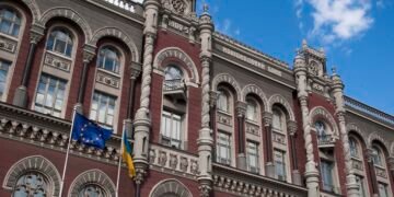 НБУ в шестой раз подряд сохранил учетную ставку на уровне 15,5%.