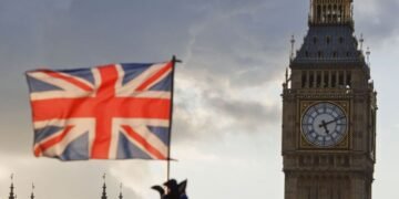 Росія “завалює” Британію американськими солодощами: як працює схема