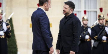 Зеленський обговорив із Макроном визнання українських водійських прав у Франції