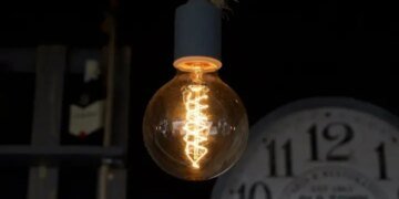 Графіки діятимуть у всіх областях: в Укренерго розповіли, чи вимикатимуть світло 13 січня