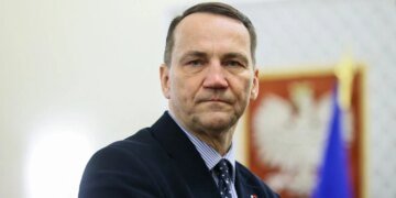 Глава МЗС Польщі Сікорський закликає Ілона Маска зупинити використання Starlink росіянами