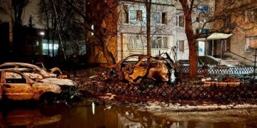 Россияне нанесли удар по Днепру: десятки домов без окон, раненые дети