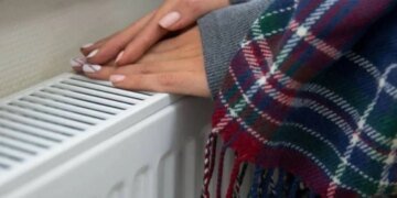 Киев в ледяной ловушке: эксперт оценил, когда промерзнут дома без отопления