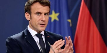 Макрон провел секретное совещание правительство по отправке французских миротворцев в Украину