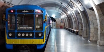 Столичне метро змінює графік руху: час очікування поїзда 10-12 хвилин