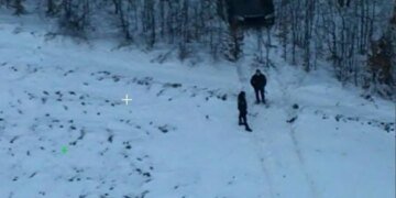 Шел на прорыв  в Румынию и сбил пограничника: на Буковине задержан внедорожник. ФОТО