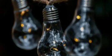 Дніпро відновлює електропостачання після російських обстрілів: скільки ще людей у місті без світла