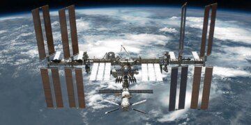 Медична евакуація NASA: екіпаж МКС повертається на Землю раніше