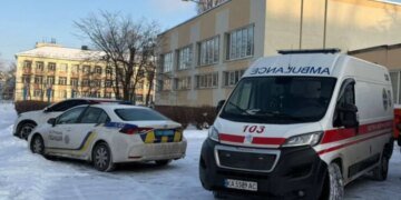 Дети без ножей и газовых баллончиков: Кабмин утвердил перечень запрещенных в школе предметов