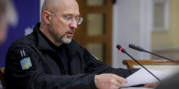 У Києві відновлюють тепло у 143 будинках: до роботи стали додаткові ремонтні бригади від Укрзалізниці та з інших регіонів