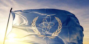 Шмигаль та Гроссі обговорили необхідність позачергової зустрічі МАГАТЕ для оцінки наслідків  атак рф на енергосистему України