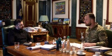 Погодив нові бойові операції: Зеленський зустрівся із керівником СБУ Хмарою
