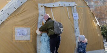 Нет света в четырех областях Украины: последствия новых атак России