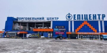 Как выглядит «Эпицентр» в Запорожье после вражеского удара. ВИДЕО