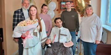 Історія про кохання, вірність і силу духу: важкопоранений боєць одружився з дівчиною у Центрі Шалімова