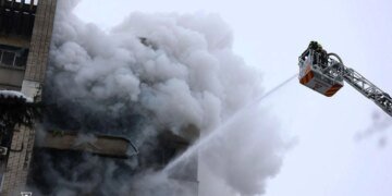 У Дніпрі після ворожого удару частково зруйнована 16-поверхівка, кількість поранених зросла до 14