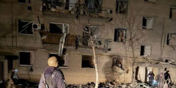 РФ разгромила фугасными бомбами пятиэтажку в Запорожском районе. ФОТО