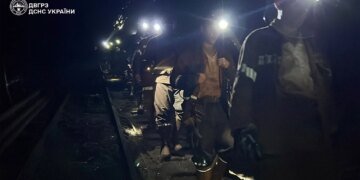 10 годин рятувальної операції і до 7 кілометрів шляху: у ДСНС показали порятунок заблокованих через атаки рф гірників у Кривому Розі