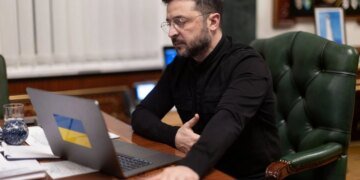 Влаштували постійне "сафарі" проти людей: Зеленський доручив посилити захист від російських дронів у низці міст