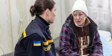 росіяни пошкодили гуртожиток у Харкові: переселенців перевезли, з ними працювали психологи ДСНС