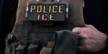 В Миннеаполисе агенты ICE снова убили гражданина США: разворачивается кризис общества и власти. ВИДЕО