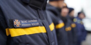 ДСНС: пішов із життя рятувальник, який потрапив під повторний удар рф 9 січня у Києві