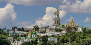 Вперше з часів Другої світової через бойові дії пошкоджено об’єкти Києво-Печерської лаври, що під захистом ЮНЕСКО