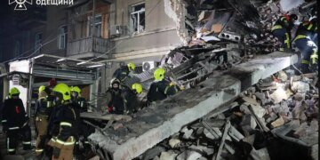 Масована атака рф дронами на Одесу забрала життя людини: тіло чоловіка виявили під завалами
