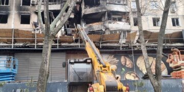 Кількість жертв російської атаки на Одесу зростає: з-під завалів дістали тіло чоловіка