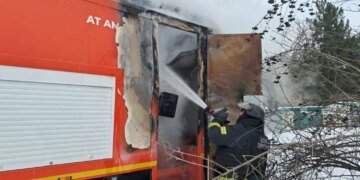 Російський дрон атакував рятувальників під час гасіння пожежі у Слов'янську