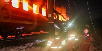 Виключно тероризм: Зеленський заявив, що у результаті атаки рф на поїзд "Барвінкове-Чоп" 4 людини загинули, ще 4 – шукають