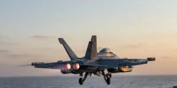 США перебрасывают воздушные танкеры и самолеты РЭБ на Ближний Восток: что происходит