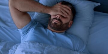 Безсоння небезпечніше за погане харчування, – дослідження