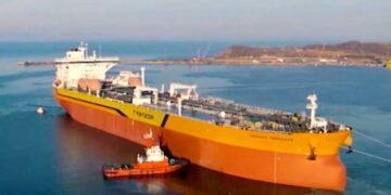 Російська нафта “застрягла” в морі через втрату індійського ринку, – Bloomberg