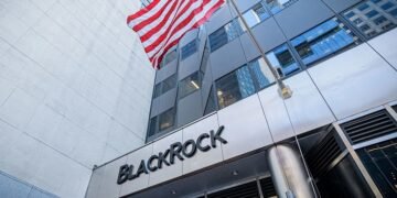 Крупнейший в мире инвестфонд BlackRock присоединится к восстановлению Украины: что известно о компании.
