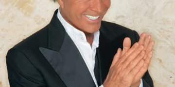 82-річного Хуліо Іглесіаса звинуватили в сексуальному насильстві та домаганнях