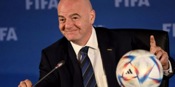 Стала відома космічна зарплата президента ФІФА