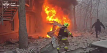 У Харкові під завалами зруйнованого будинку знайдено ще одне тіло