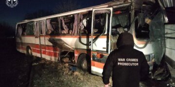Атака рф на автобус із шахтарями: в Офісі Генпрокурора уточнили кількість жертв, розслідують воєнний злочин