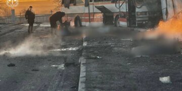 Зеленський назвав російський удар по автобусу із шахтарями злочином