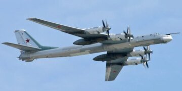 Мониторы фиксируют переброску Ту-95МС и подготовку ракет: РФ может применить новое оружие